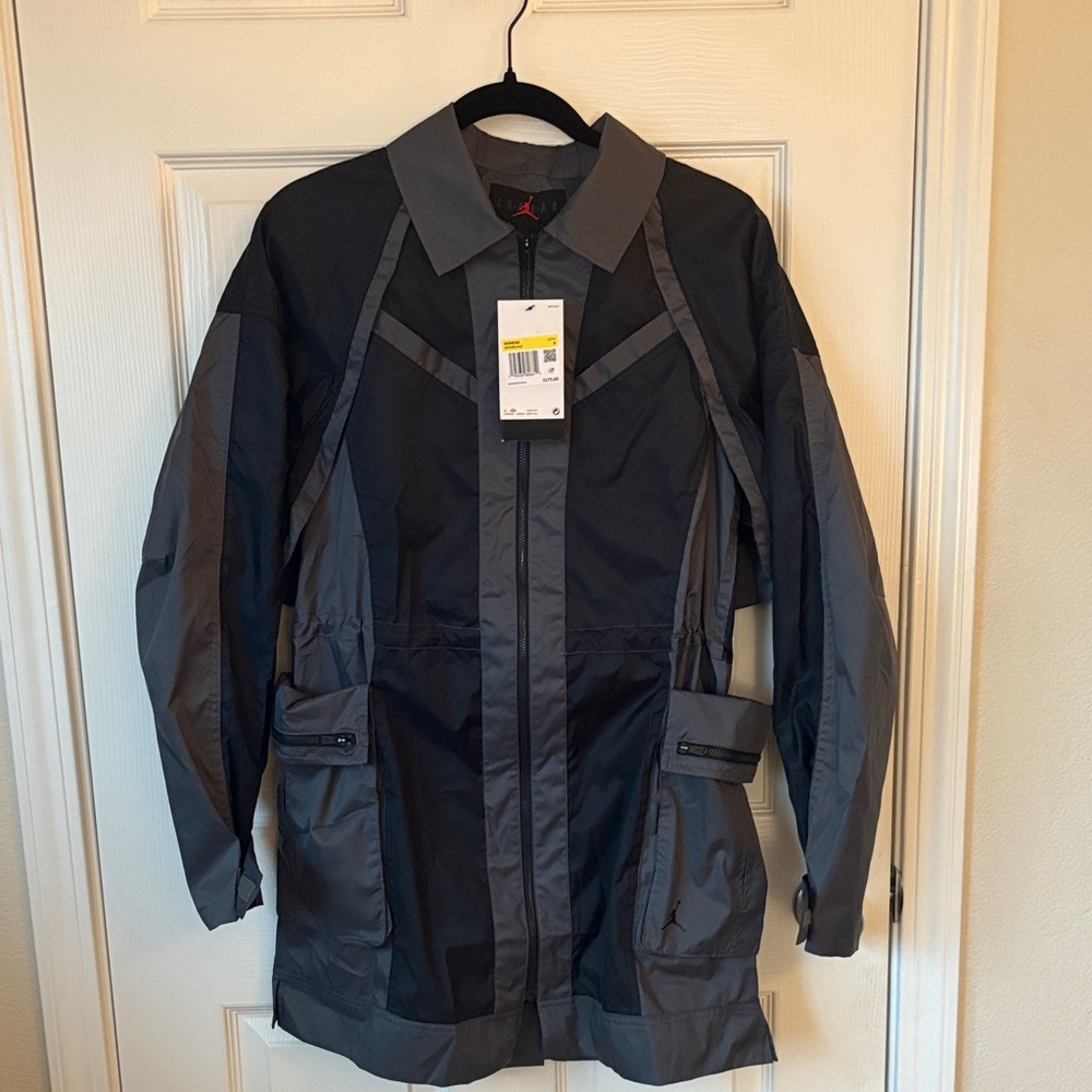 Jordan Women's Black and Gray Utility Jacket - Picture 11 of 13